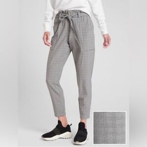 Athleta - Women’s Plaid Belted Paper Bag Skyline Pant - Size 6 - Gray & Black